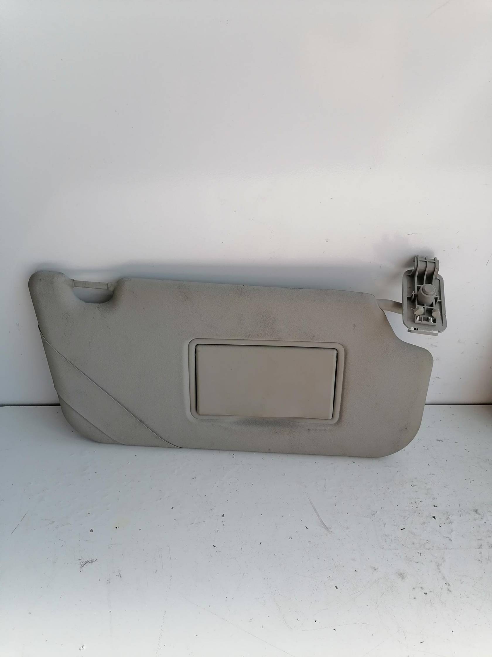 Aletta parasole parabrezza dx.